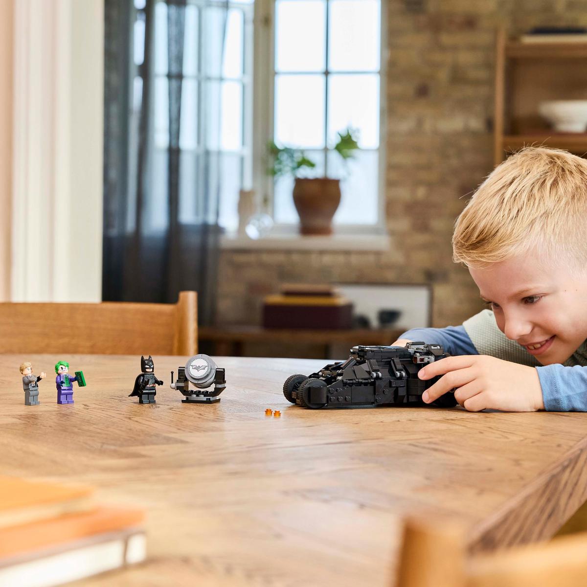 LEGO Super Heroes DC 76303, Batmans Tumbler mot Two-Face™ & Jokeren