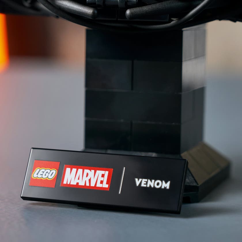 LEGO® ǀ Marvel Byste av Venom. Samlerbyggesett for voksne som kan bygges og stilles ut 76356