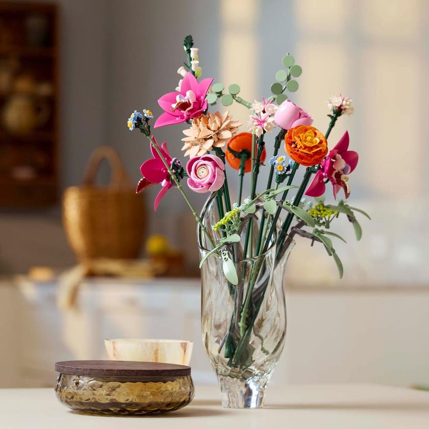 LEGO Botanicals 10342, Vakker rosa blomsterbukett