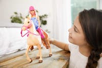 Barbie dukke och hest