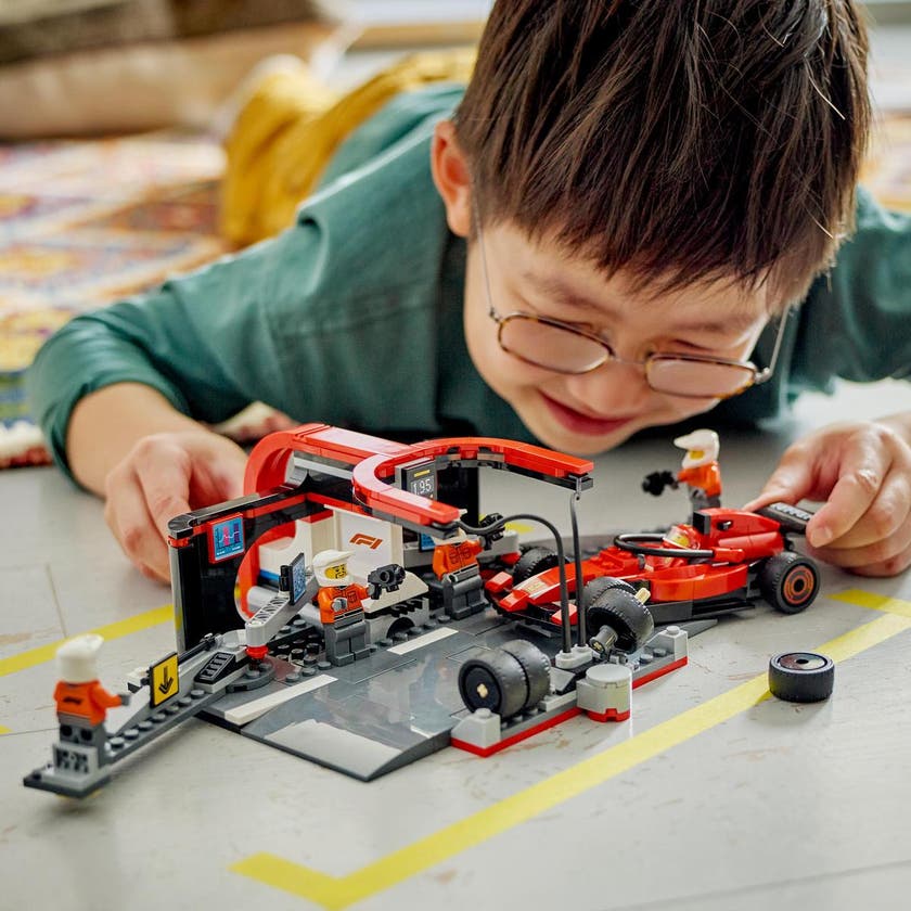 LEGO City Formel 1 60443, F1® depåstopp og depåteam med Ferrari bil