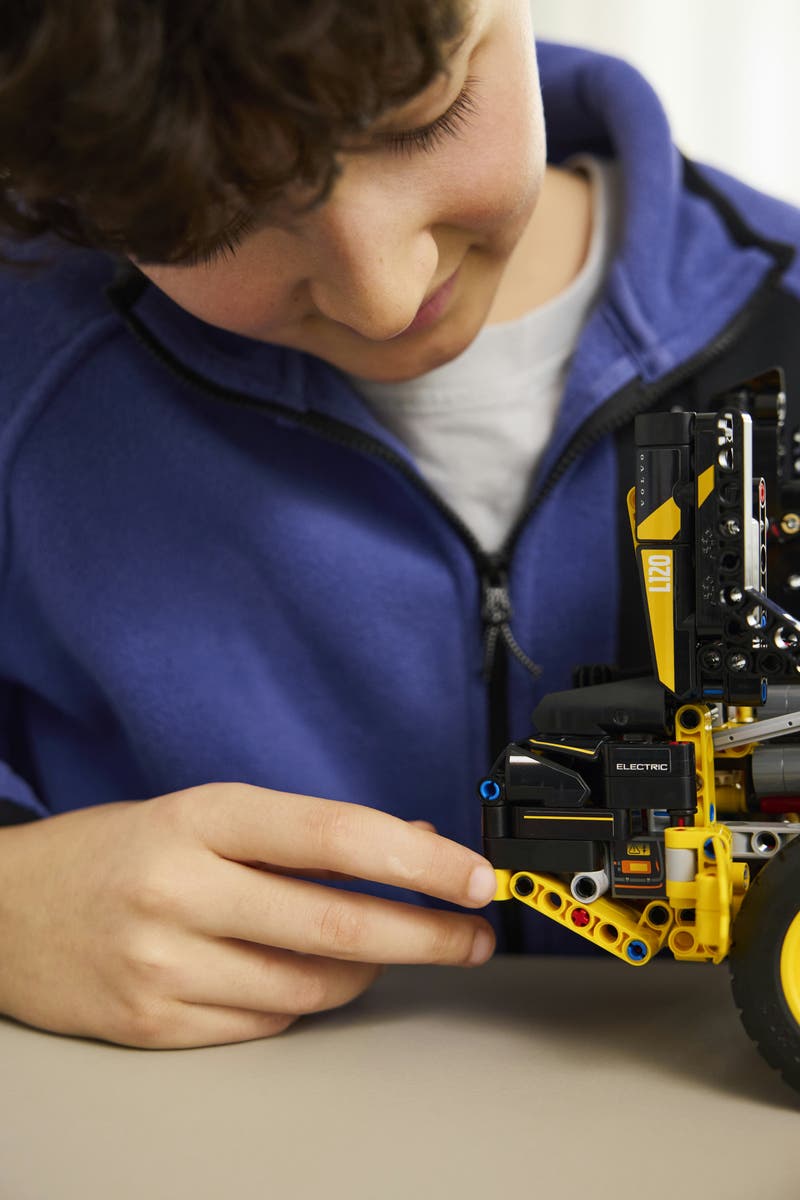 LEGO Technic 42209, Volvo L120 elektrisk hjullaster