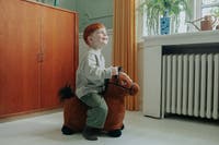 KREA Hop and Bounce Plush Horse – Brun myk studshest