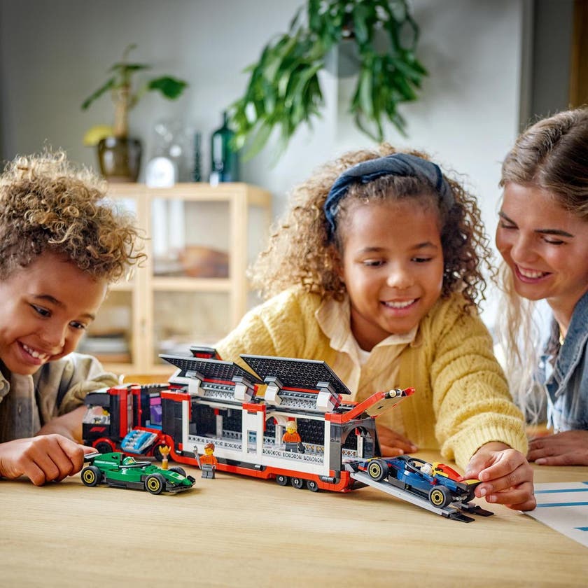 LEGO City Formel 1 60445, F1® lastebil med RB20 & AMR24 F1® biler