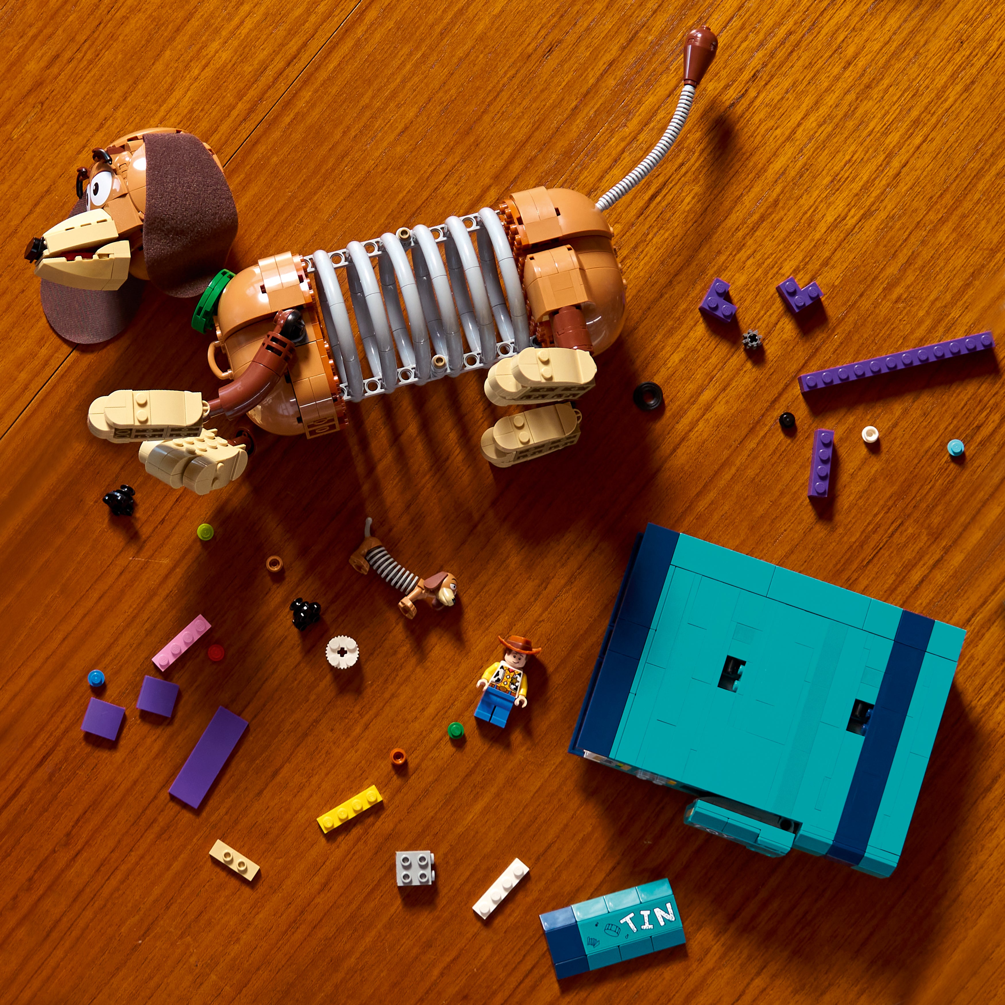 LEGO® ǀ Disney og Pixar Bokstøtter av Slinky Dog fra Toy Story 43301