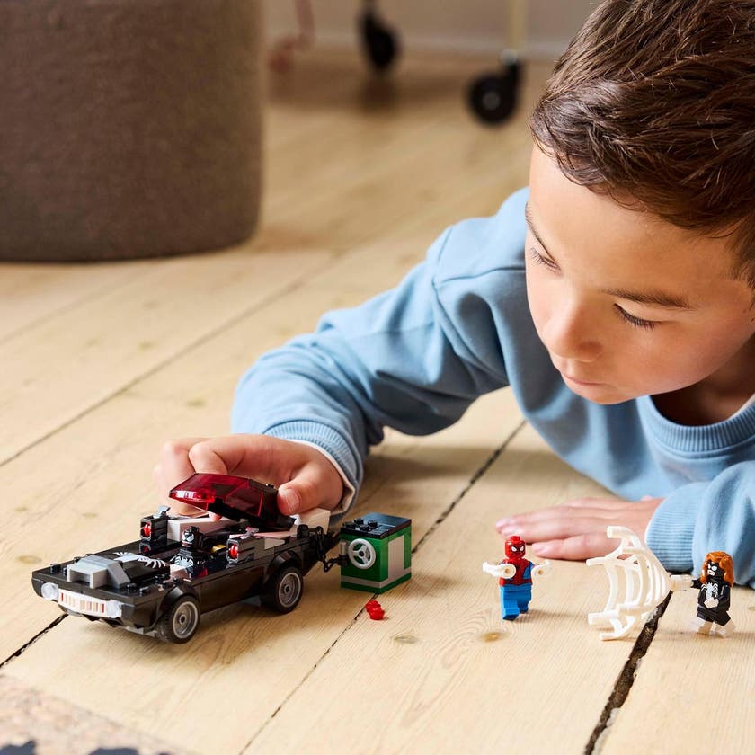 LEGO Super Heroes Marvel 76309, Spider-Man mot Venoms muskelbil