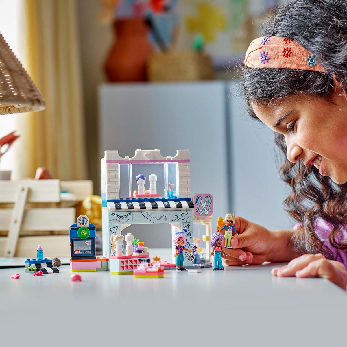 LEGO Friends 42662, Frisørsalong og tilbehørsbutikk
