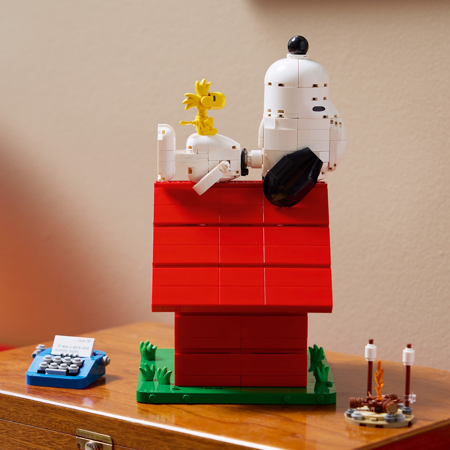 LEGO® Ideas Knøttene: Snoopys hundehus 21368