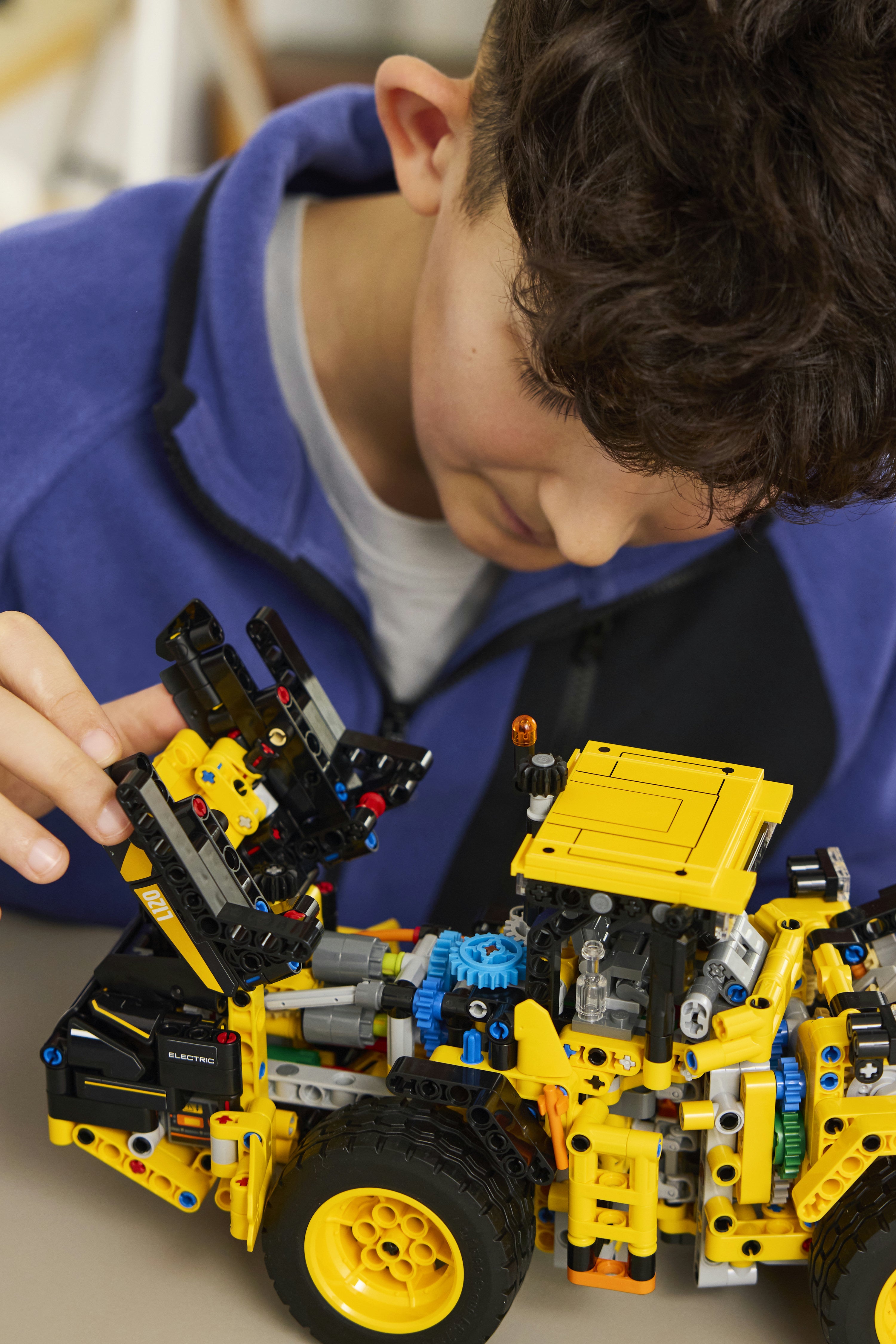 LEGO Technic 42209, Volvo L120 elektrisk hjullaster