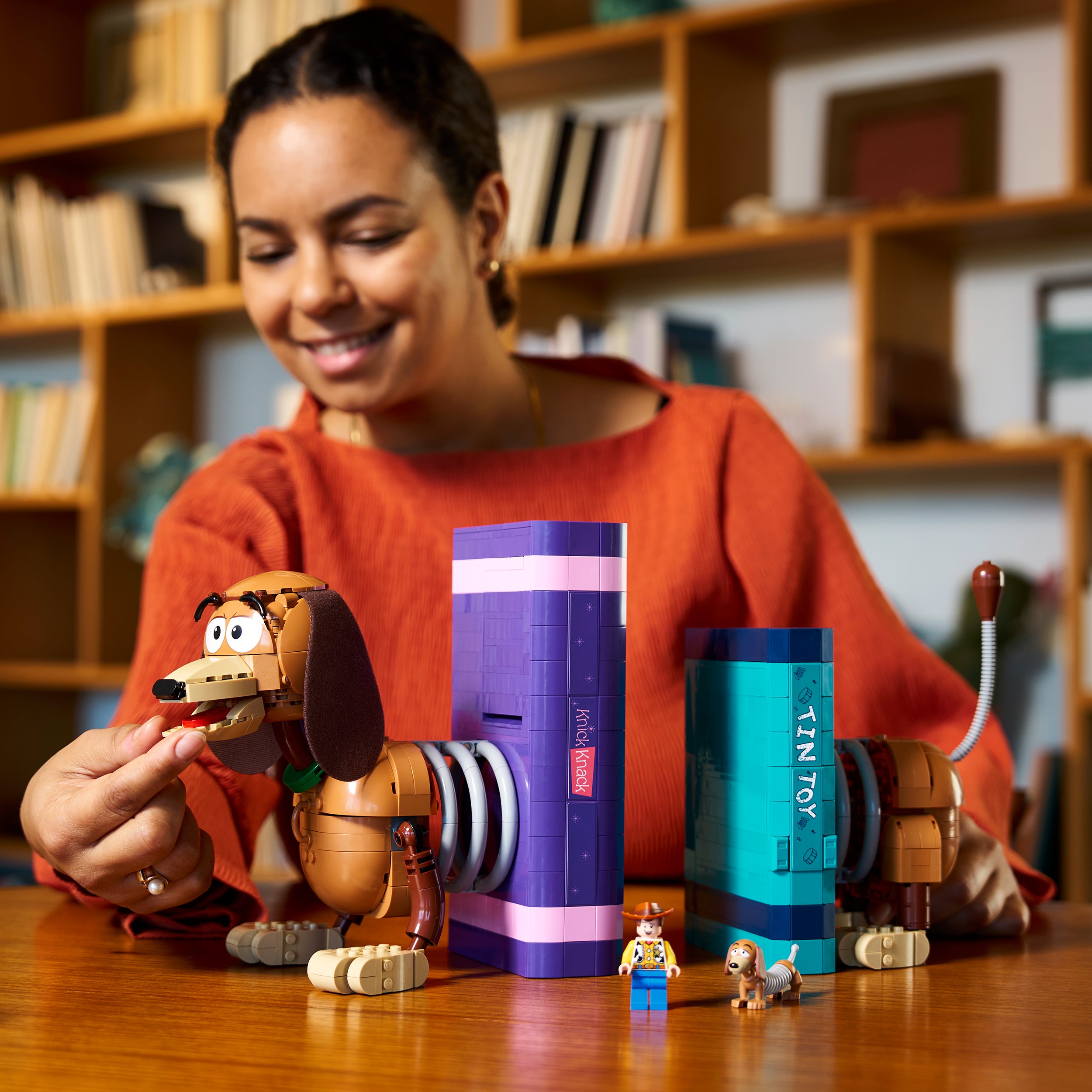 LEGO® ǀ Disney og Pixar Bokstøtter av Slinky Dog fra Toy Story 43301