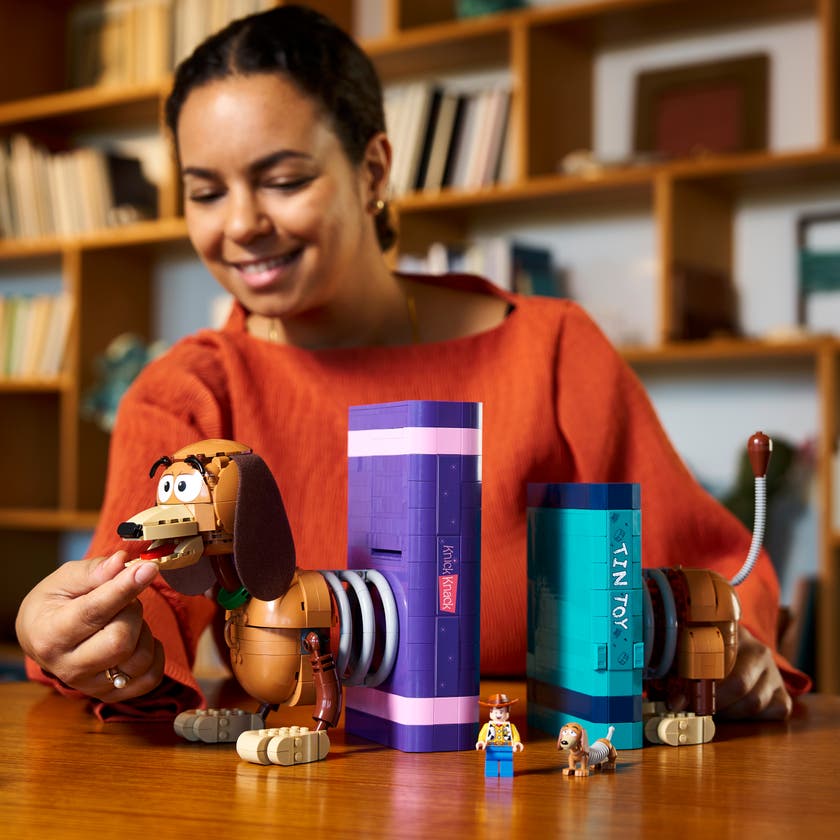 LEGO® ǀ Disney og Pixar Bokstøtter av Slinky Dog fra Toy Story 43301