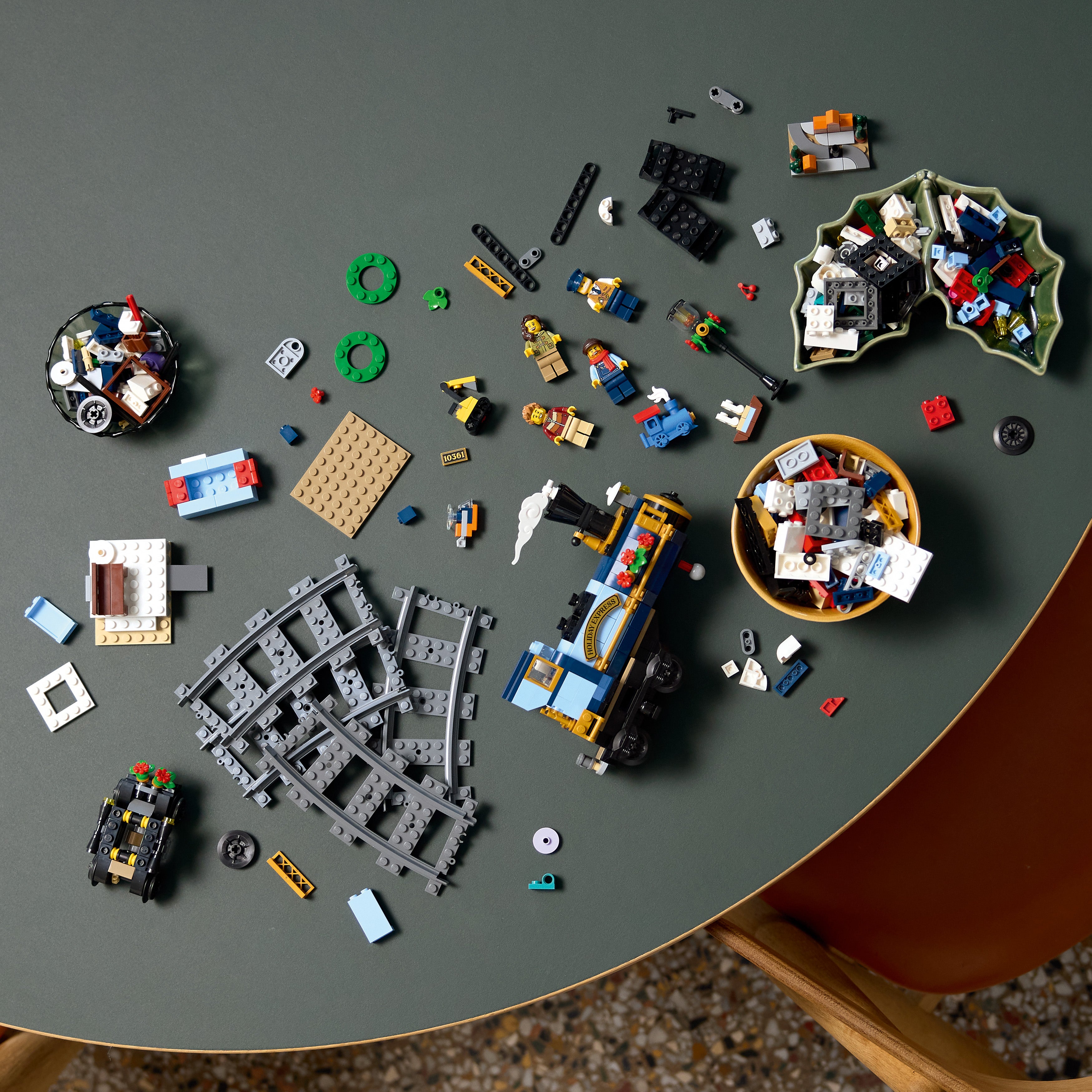 LEGO® Icons Juleekspressen. Byggbart tog for voksne 10361