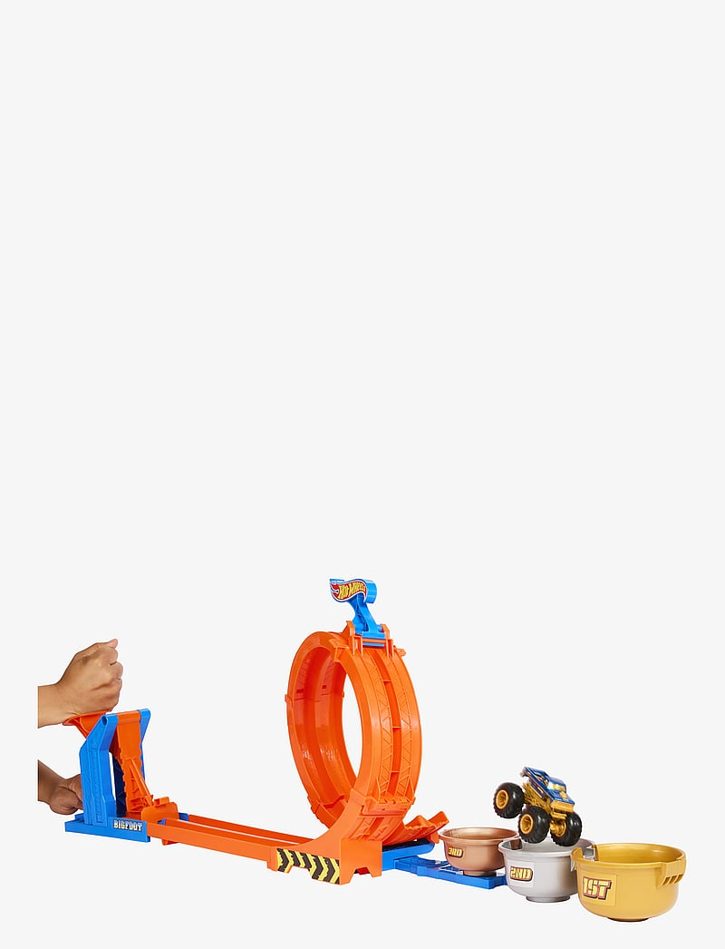 Monster Trucks Loop&Flip Trophy Challenge