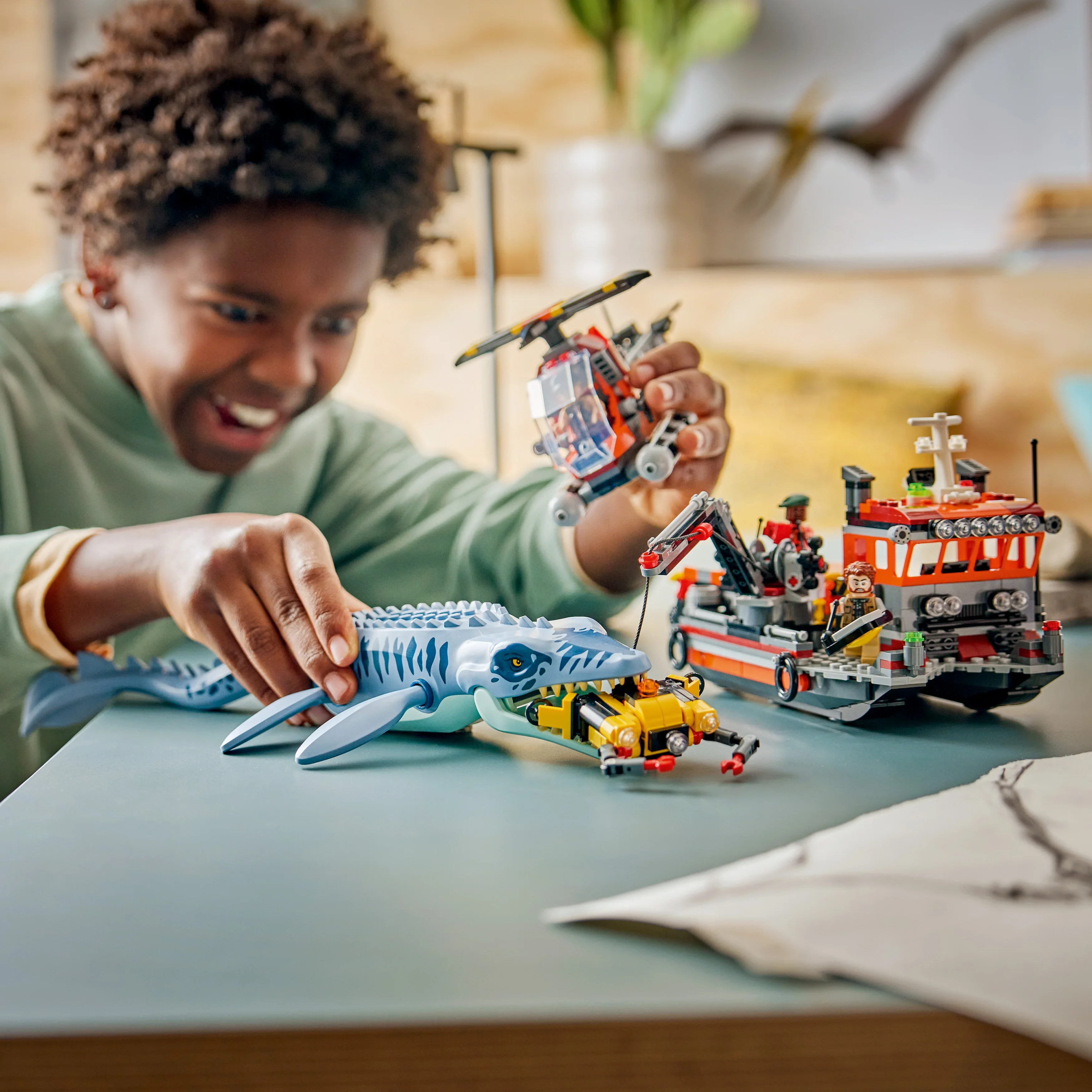 LEGO® Jurassic World Dinosaurangrep med båt og mosasaurus 77983
