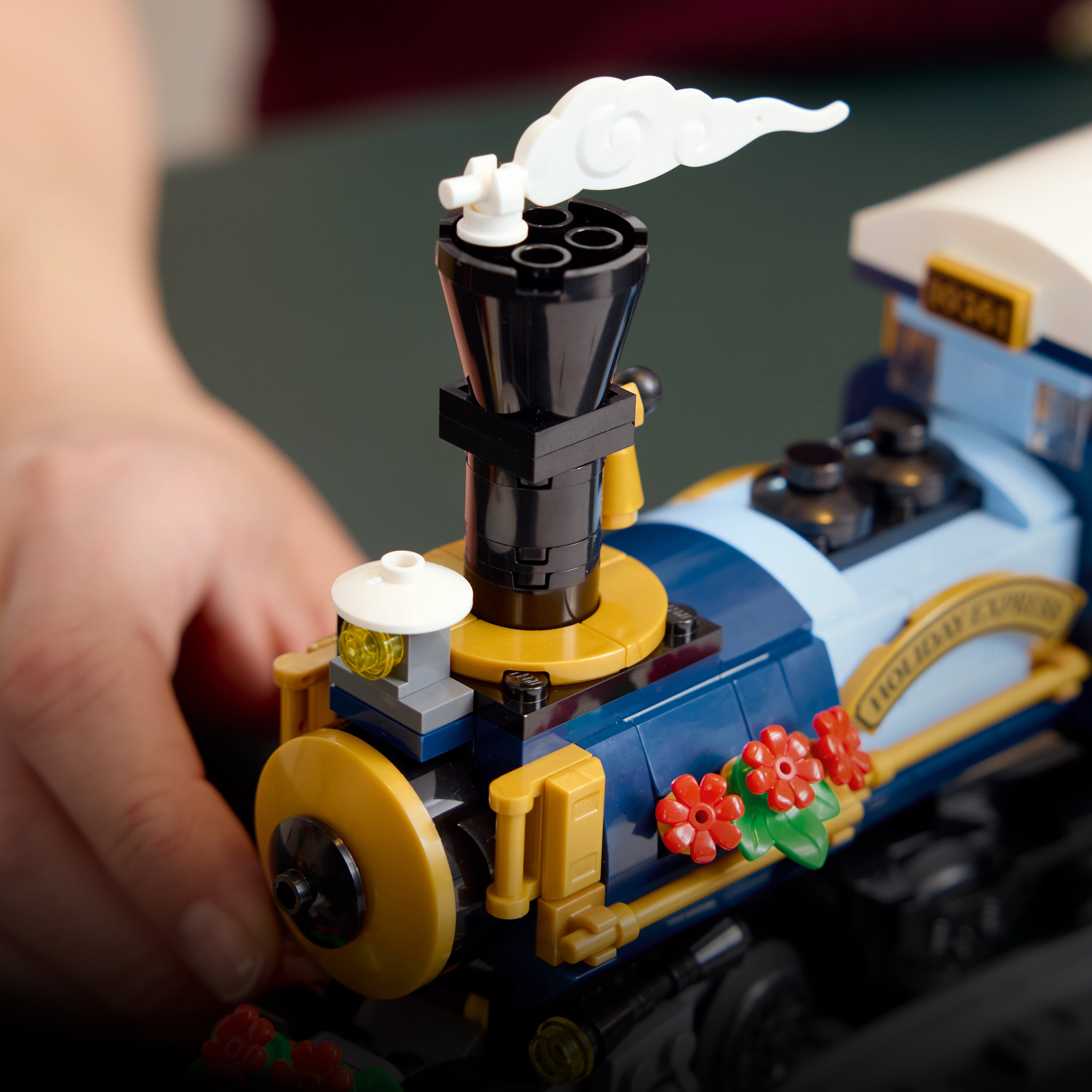 LEGO® Icons Juleekspressen. Byggbart tog for voksne 10361