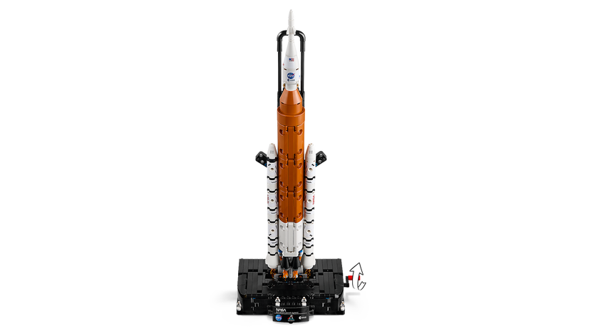 LEGO® Technic NASA Artemis SLS-rakett. Modellsett av rakett med boostere