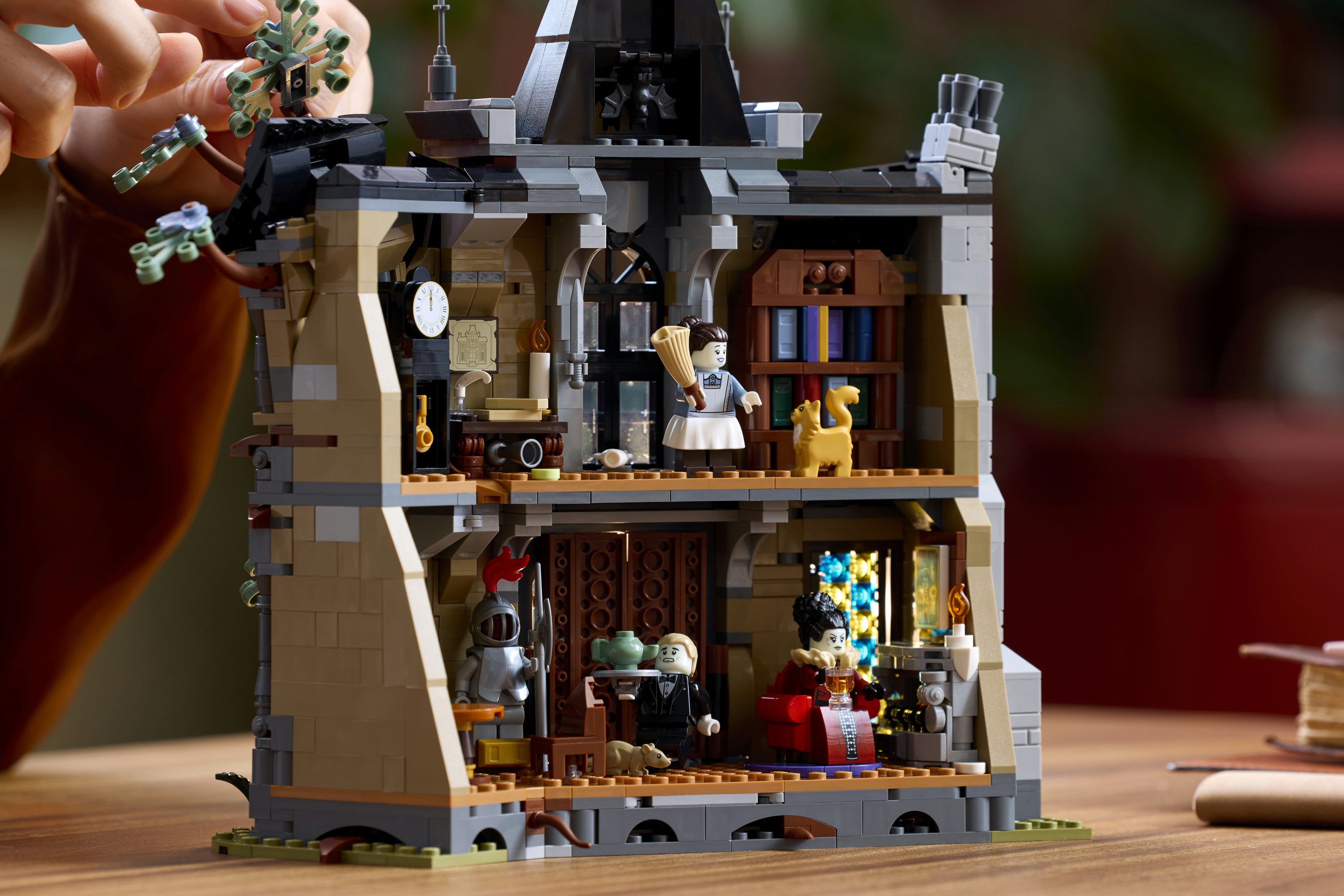 LEGO® Icons Mayor Manor 11383